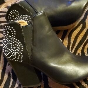 Elegant Black Ankle Boots with Studded Design BRAND NEW